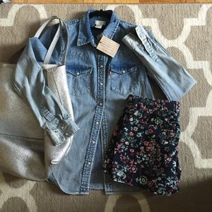 NWT Levi's S denim tailored shirt-new & never worn