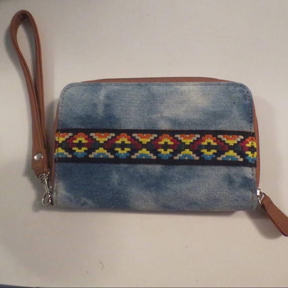 Claire's iPhone 5/5s wallet/phone case