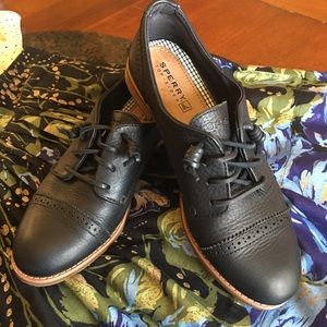 NWOT Sperry black leather top-siders