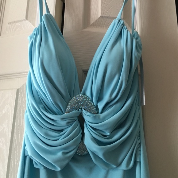 Nicole Bakti formal dress - Picture 2 of 4