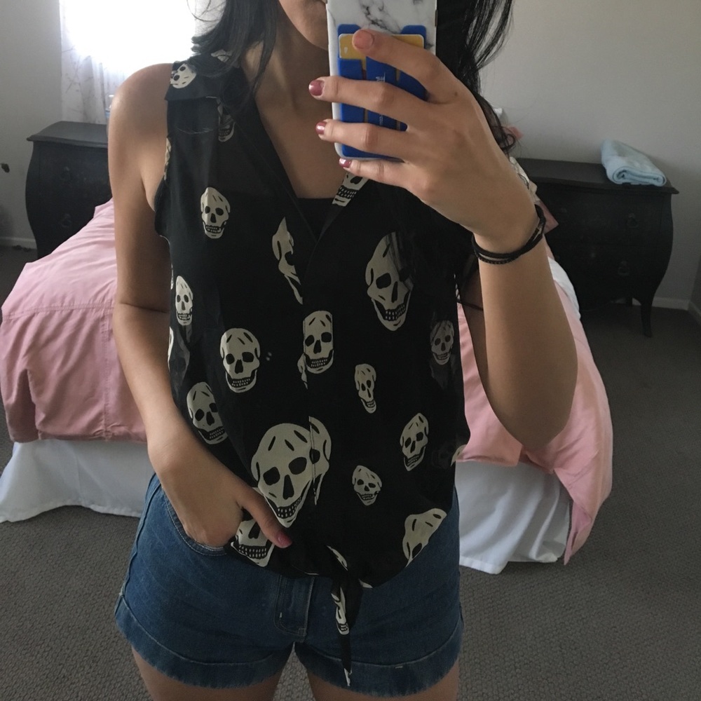Skull chiffon sleeveless top