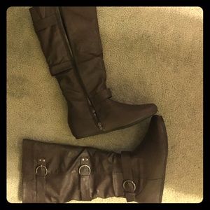 Brown zip boots