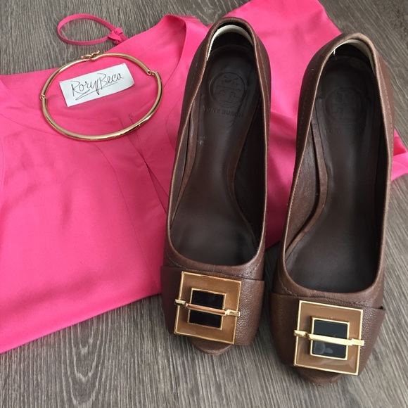 Tory Burch brown leather stacked heels w gold