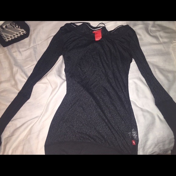 ALL OFFERS ACCEPTED Nike fitted workout top