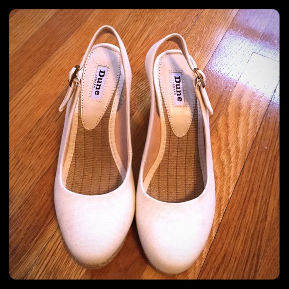 BRAND NEW Off-white wedges