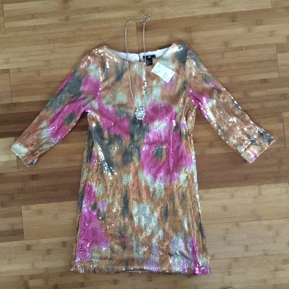 H&M Dresses & Skirts - Sequin Dress 🐯