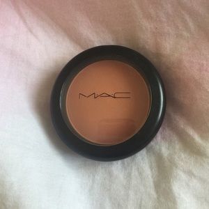 Mac blush in Melba