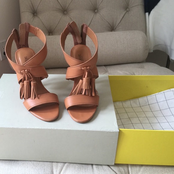 Kate spade camel tassel heel, sz 5.5