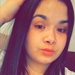 Meet your Posher, Desiree