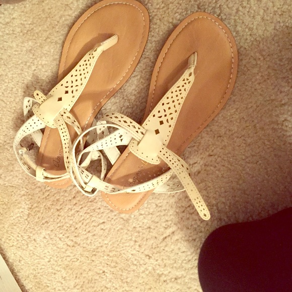 Size 7 tan sandals 💗