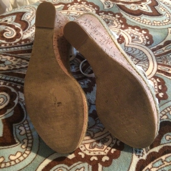 White platform sandles - Picture 2 of 3