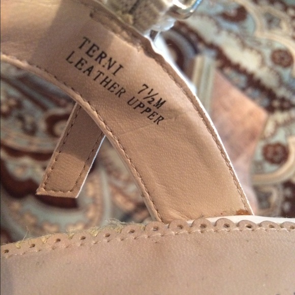 White platform sandles - Picture 3 of 3