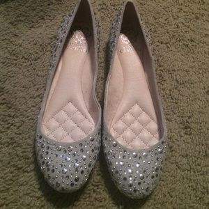 Vince Camuto grey & silver flats