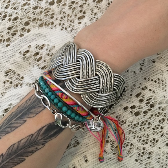 Jewelry - FREE WITH $30 PURCHASE! Chunky bracelet