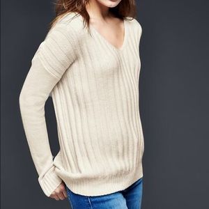 Gap v-neck sweater