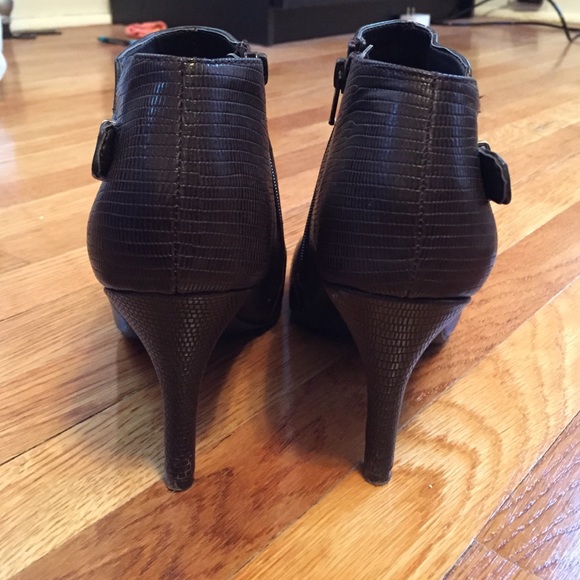 Leather dark brown booties - Picture 2 of 3