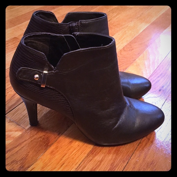 Leather dark brown booties - Picture 1 of 3