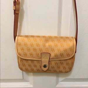 REDUCED! Authentic Dooney & Bourke crossbody bag