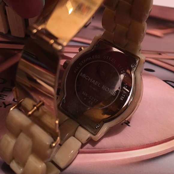 💋MICHAEL KORS HORN ACRYLIC CHRONOGRAPH 💋 - Picture 4 of 4