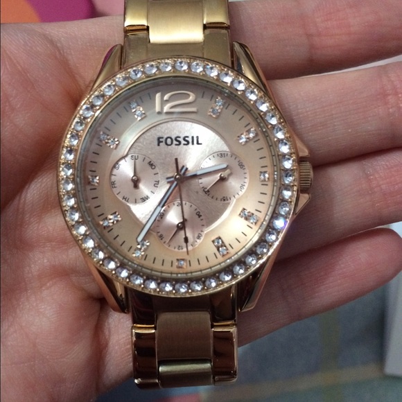 Brand New Fossil Rose Gold Watch ! main image 4
