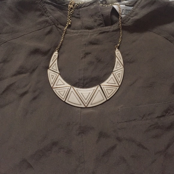 White statement necklace