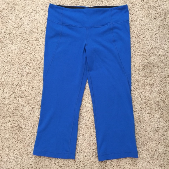 Bright blue Lululemon size 8 women's capris