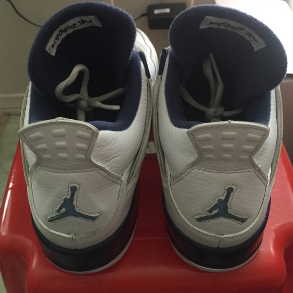 Jordan 4s legend blue - Picture 2 of 3