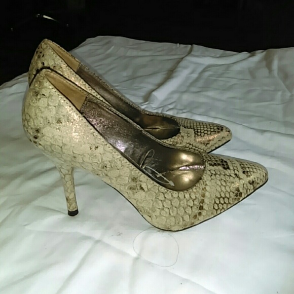 ?? Bronze, Gold, Nude Heels ??