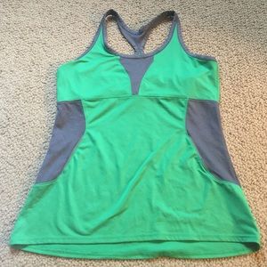 Under Armour semi-fitted running tank