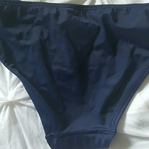 Bikini - Picture 4 of 4