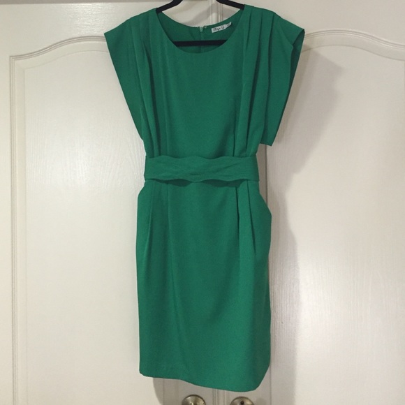 Flattering dress with pockets
