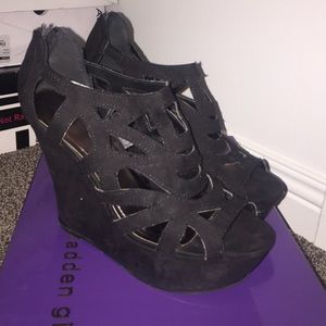 Madden Girl - Black Wedges