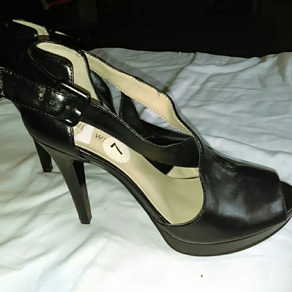 ?Black Heels ?