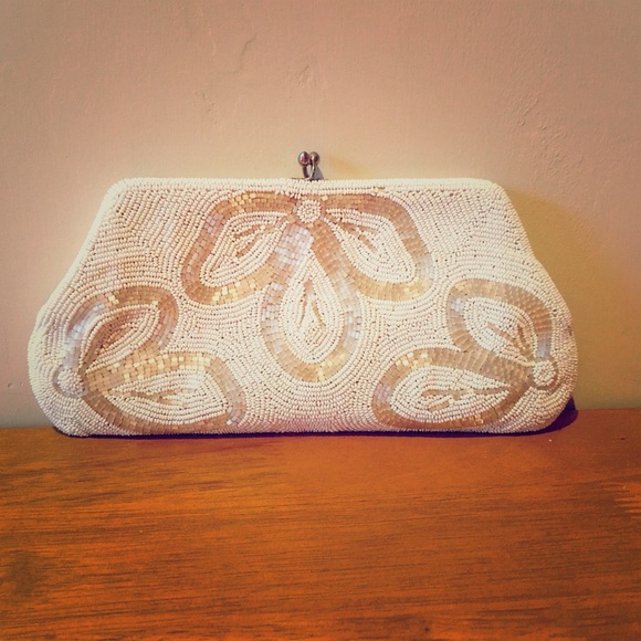 White beaded clutch “Made in Belgium”