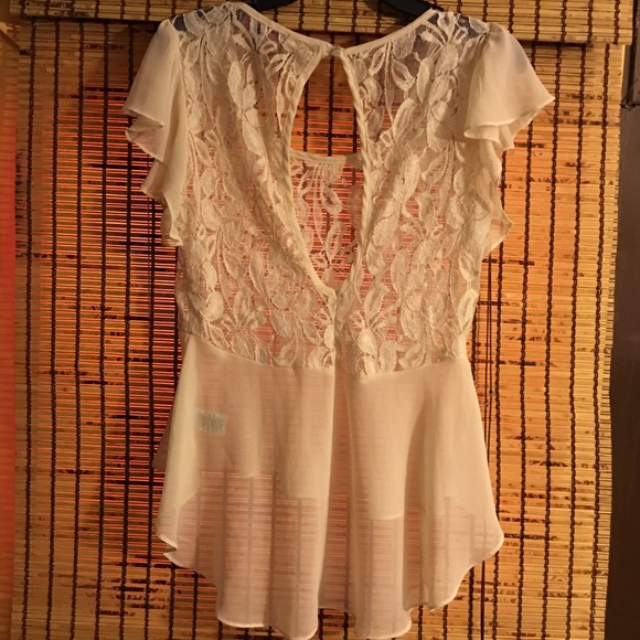 Stunning lace blouse - Picture 2 of 2