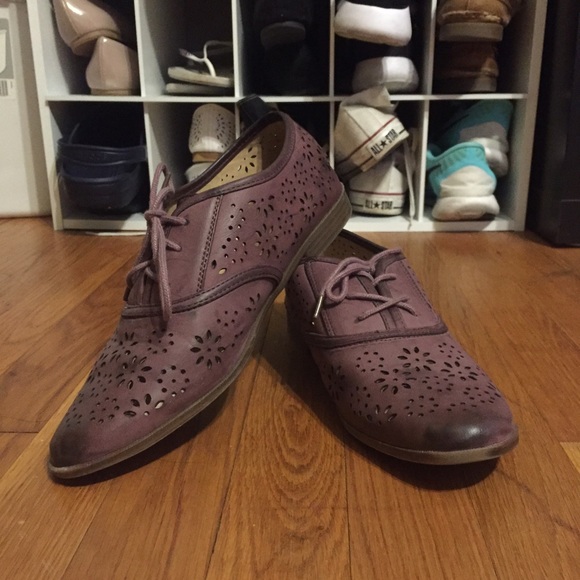 Purple Crochet Pattern Oxford Shoes - Picture 2 of 4