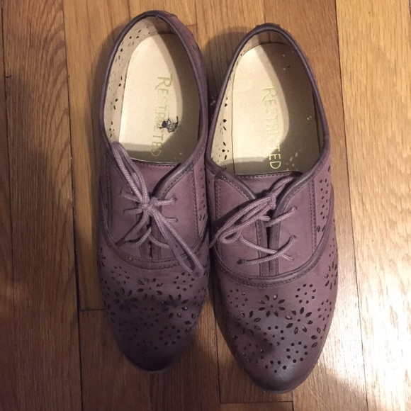 Purple Crochet Pattern Oxford Shoes - Picture 4 of 4