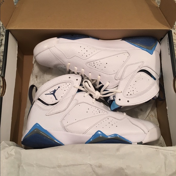 Athletic_Shoes