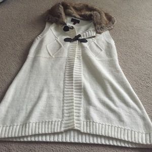 Xl Cream Sweater with Fur Neck