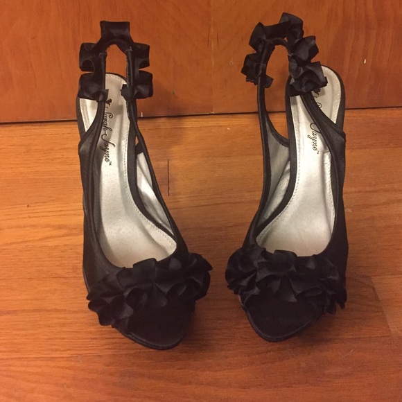 Black High Heels Size 9 - Picture 3 of 4