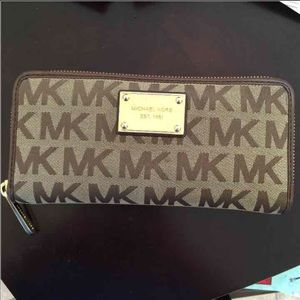 ❌SOLD❌Authentic pre-loved Michael Kors wallet