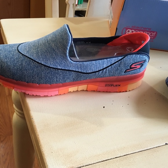Skechers