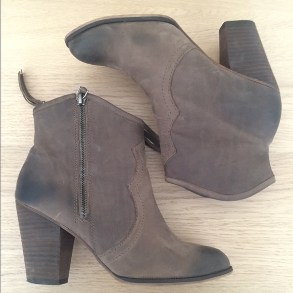 ALDO Western inspired booties - Picture 1 of 4