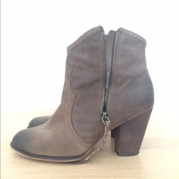 ALDO Western inspired booties - Picture 2 of 4