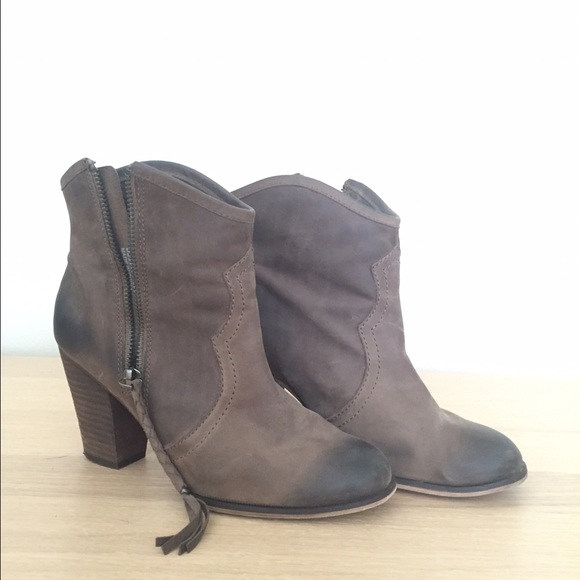 ALDO Western inspired booties - Picture 3 of 4