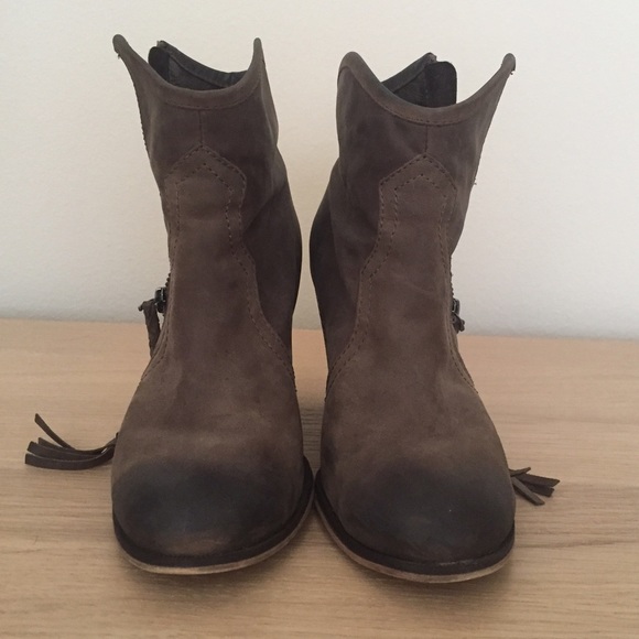 ALDO Western inspired booties - Picture 4 of 4