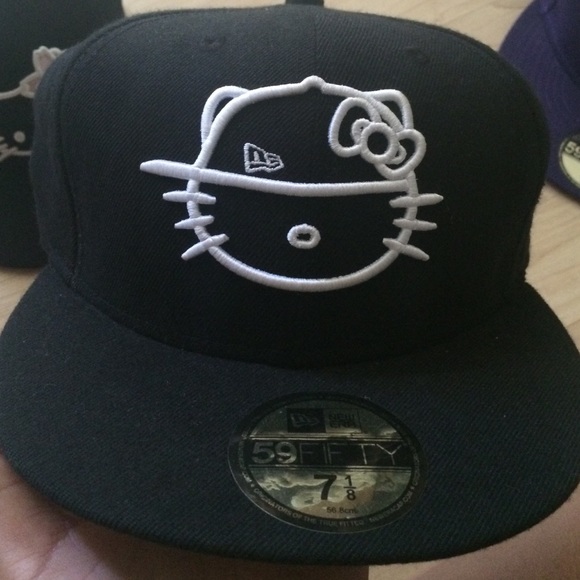 AUTHENTIC RARE HELLO KITTY FITTED HAT