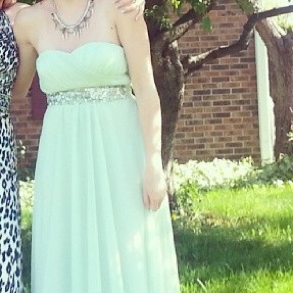 "Sea foam" been prom dress