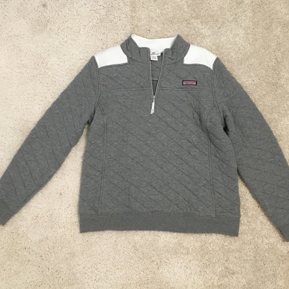Vineyard Vines quilted pullover in grey w/ white