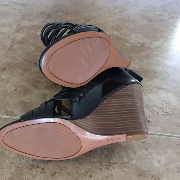 Shoes - Picture 4 of 4